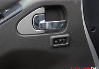 Подержанный автомобиль Nissan Pathfinder 2011 года (16 фото)