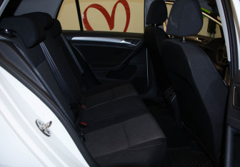 Подержанный автомобиль Volkswagen Golf Hatchback 2014 года (27 фото)