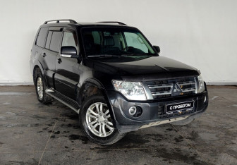 Подержанный автомобиль Mitsubishi Pajero 2013 года (3 фото)