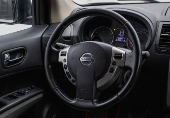 Подержанный автомобиль Nissan X-Trail 2014 года (15 фото)