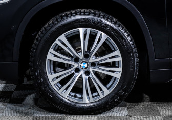 Подержанный автомобиль BMW X1 2017 года (15 фото)