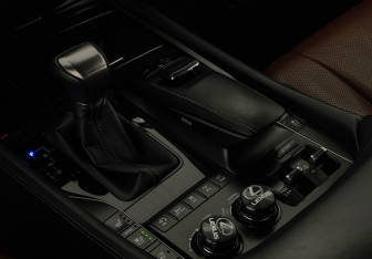 Подержанный автомобиль Lexus LX 2020 года (17 фото)