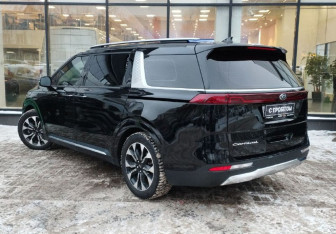 Подержанный автомобиль Kia Carnival 2020 года (6 фото)