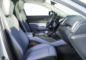 Подержанный автомобиль Hongqi HS3 2024 года (14 фото)