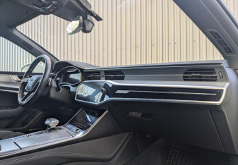 Подержанный автомобиль Audi A7 2021 года (11 фото)