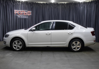 Подержанный автомобиль Skoda Octavia Liftback 2016 года (8 фото)