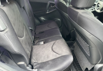Подержанный автомобиль Toyota RAV4 2012 года (11 фото)