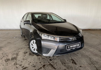 Подержанный автомобиль Toyota Corolla Sedan 2013 года (3 фото)