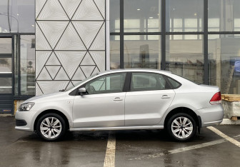 Подержанный автомобиль Volkswagen Polo Sedan 2011 года (8 фото)