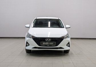 Подержанный автомобиль Hyundai Solaris Sedan 2021 года (23 фото)
