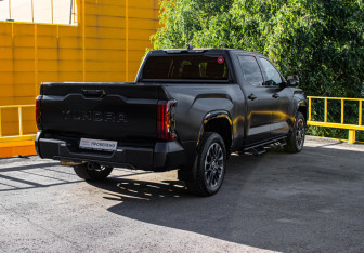 Подержанный автомобиль Toyota Tundra 2022 года (4 фото)