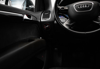 Подержанный автомобиль Audi Q7 2013 года (15 фото)