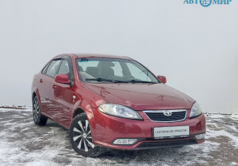 Подержанный автомобиль Daewoo Gentra Sedan 2015 года (3 фото)