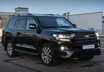 Подержанный автомобиль Toyota Land Cruiser Suv 2016 года (3 фото)