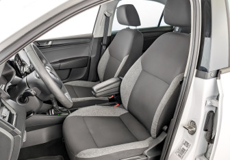 Подержанный автомобиль Skoda Rapid Liftback 2021 года (20 фото)