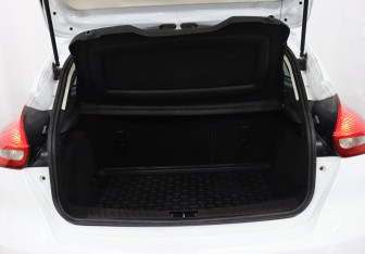 Подержанный автомобиль Ford Focus Hatchback 2017 года (22 фото)