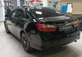 Подержанный автомобиль Toyota Camry Sedan 2013 года (7 фото)