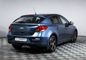 Подержанный автомобиль Chevrolet Cruze Hatchback 2013 года (5 фото)