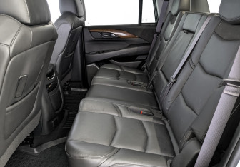 Подержанный автомобиль Cadillac Escalade Suv 2016 года (18 фото)