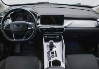 Подержанный автомобиль Geely Coolray 2022 года (13 фото)