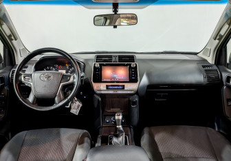 Подержанный автомобиль Toyota Land Cruiser Prado 2019 года (14 фото)