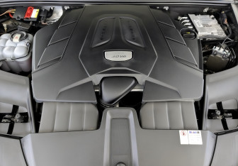 Подержанный автомобиль Porsche Cayenne 2019 года (9 фото)