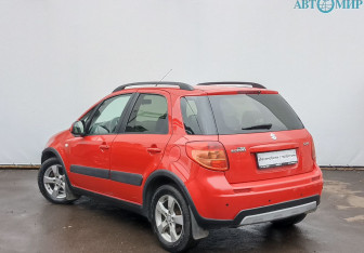 Подержанный автомобиль Suzuki SX4 Hatchback 2013 года (7 фото)