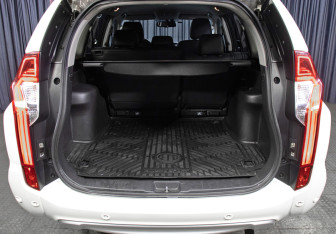 Подержанный автомобиль Mitsubishi Pajero Sport 2016 года (10 фото)