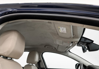 Подержанный автомобиль Jaguar XF Sedan 2019 года (23 фото)