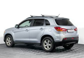 Подержанный автомобиль Mitsubishi ASX 2012 года (7 фото)