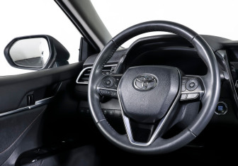 Подержанный автомобиль Toyota Camry Sedan 2022 года (16 фото)