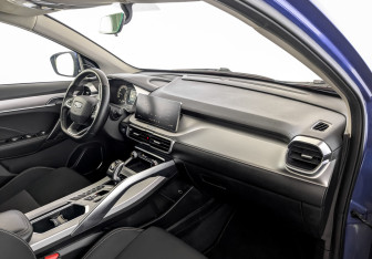 Подержанный автомобиль Geely Coolray 2022 года (11 фото)