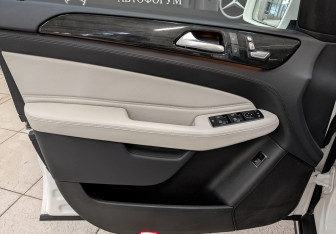 Подержанный автомобиль Mercedes-Benz GLE 2017 года (19 фото)