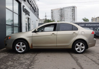 Подержанный автомобиль Mitsubishi Lancer Sedan 2008 года (8 фото)