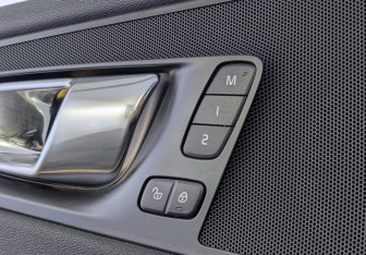 Подержанный автомобиль Volvo XC60 2018 года (19 фото)