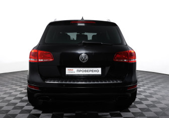Подержанный автомобиль Volkswagen Touareg 2010 года (6 фото)