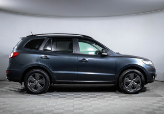 Подержанный автомобиль Hyundai Santa Fe 2011 года (4 фото)