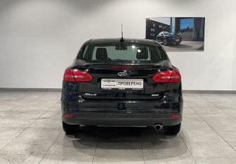 Подержанный автомобиль Ford Focus Sedan 2017 года (6 фото)