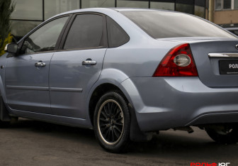 Подержанный автомобиль Ford Focus Sedan 2006 года (21 фото)