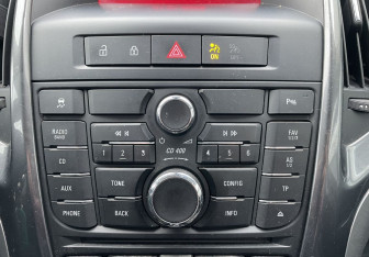 Подержанный автомобиль Opel Astra Wagon 2012 года (12 фото)