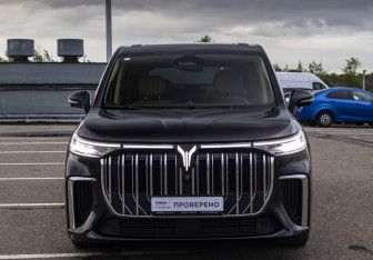 Подержанный автомобиль Voyah Dream 2023 года (2 фото)