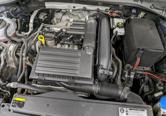 Подержанный автомобиль Volkswagen Golf Hatchback 2014 года (9 фото)