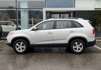 Подержанный автомобиль Kia Sorento 2011 года (8 фото)