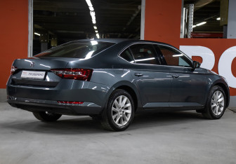 Подержанный автомобиль Skoda Superb Liftback 2019 года (5 фото)