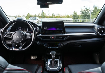 Подержанный автомобиль Kia K3 Hatchback 2021 года (12 фото)