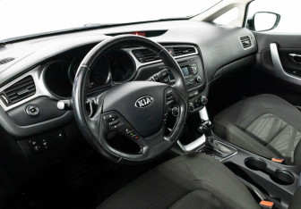 Подержанный автомобиль Kia Ceed Hatchback 2015 года (7 фото)