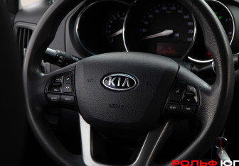 Подержанный автомобиль Kia Pride Sedan 2012 года (12 фото)