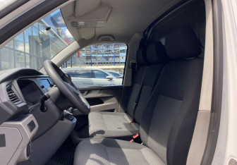 Подержанный автомобиль Volkswagen Transporter Van 2021 года (12 фото)