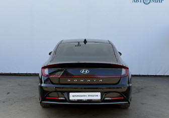 Подержанный автомобиль Hyundai Sonata 2021 года (6 фото)