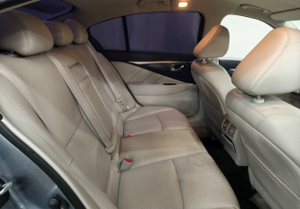 Подержанный автомобиль Infiniti Q50 2014 года (13 фото)